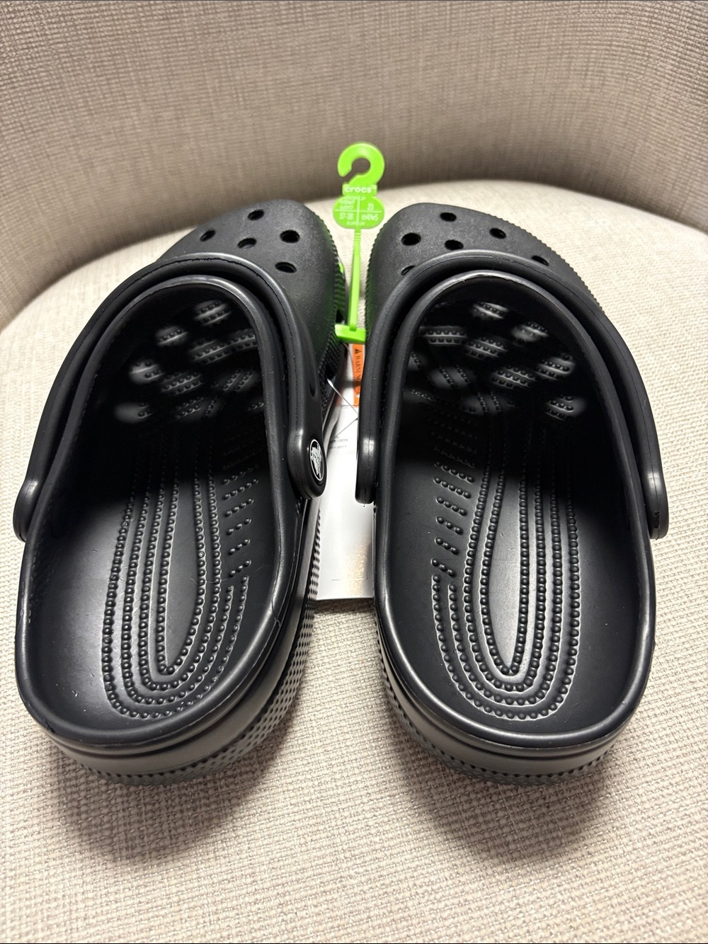 CROCS Classic Clog Sandals in Black M 5/W 7 - Picture 4 of 6